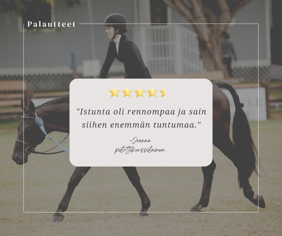 Ratsastava nainen kiittää hevostaan hyvästä sijoittumiseen johtaneesta kilpailusuorituksesta.